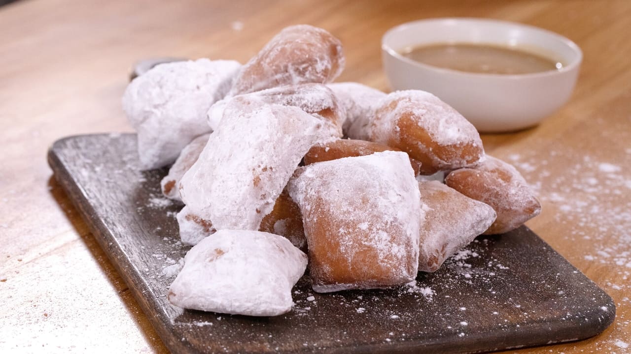 Beignets With Dipping Sauce