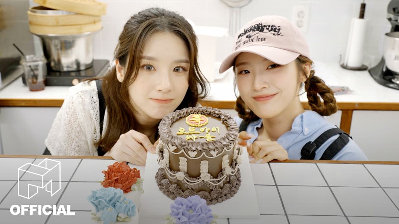 HeeSeul Making a Cake for ODD EYE CIRCLE