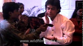 Young Aamir Khan on sets of Raja Hindustani  Dharmesh Darshans masterpiece