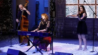 Alicia Witt Performs Christmas Miracle  Pickler  Ben