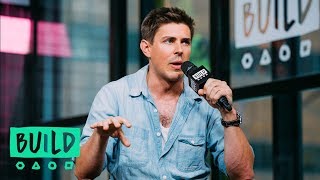 Chris Lowell Loves The Refreshing Take On Misogyny And Gender Roles In Netflixs GLOW