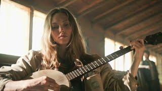 Amanda Seyfried singing and playing banjo in Skin  Bone 2022 Short film