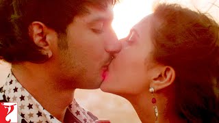 It is wrong to kiss on the 1st date  Scene  Shuddh Desi Romance  Sushant Singh Rajput Parineeti