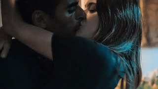 Camille Rowe Hot Kissing Scene In No Limit 2022