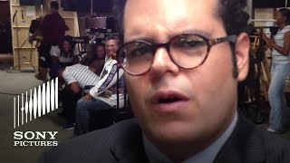 Josh Gad Impersonates Jenifer Lewis on set of The Wedding Ringer