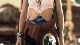 Why Julia Roberts REALLY Tied a Jacket Around Her Waist in Pretty Woman