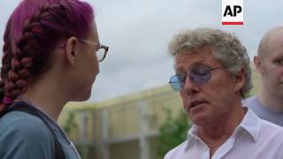 The Whos Roger Daltrey visits teen cancer patients