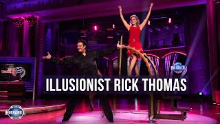 WHERE ARE THESE BIRDS COMING FROM  Illusionist Rick Thomas  Jukebox  Huckabee