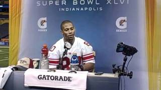 Victor Cruz answers a question in spanish  talks about hair