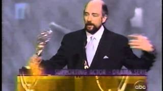 Richard Schiff wins 2000 Emmy Award for Supporting Actor in a Drama Series