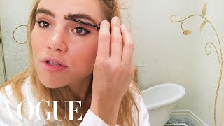 Suki Waterhouses Guide to It Brit Eyeliner  Beauty Secrets  Vogue