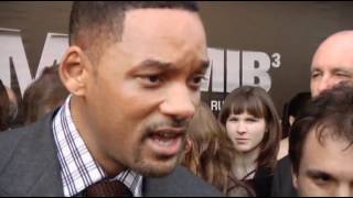 Will Smith Slaps Kissing Reporter  RAW VIDEO