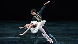 Swan Lake  Act II pas de deux Francesca Hayward Cesar Corrales The Royal Ballet