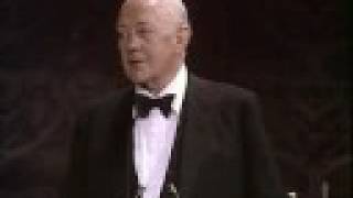 Alec Guinness receiving an Honorary Oscar