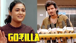 2019 Tamil Movie  Gorilla Scenes  Public come out in support of Jiiva  Sathish  Radha Ravi