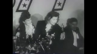 Greer Garson Wins Oscar for Mrs Miniver  1942
