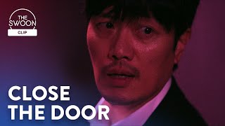 Park Heesoon takes on thugs and saves Jung Woos daughter  A Model Family Ep 5 ENG SUB