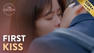Kim Sohyun and Song Kangs first kiss  Love Alarm Ep 1 ENG SUB