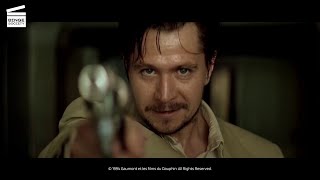Lon The Professional A gift from Mathilda HD CLIP