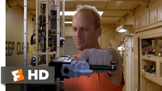 Korben Outwits a Mugger  The Fifth Element 18 Movie CLIP 1997 HD