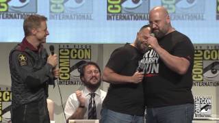 ComicCon 2015 Hall H sings Stand By Me to Wil Wheaton with a surprise ending
