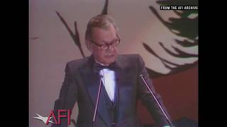 Joseph Cotten honors Orson Welles at the filmmakers AFI Life Achievement Award tribute